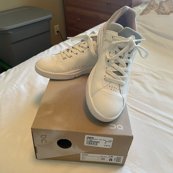 On Running Shoes - ON CLOUDROGER WRSE LADIES SIZE 8, EUC
